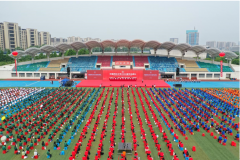 中國藥科大學(xué)舉行2022屆畢業(yè)典禮 校長送畢業(yè)生“兩碼一證”
